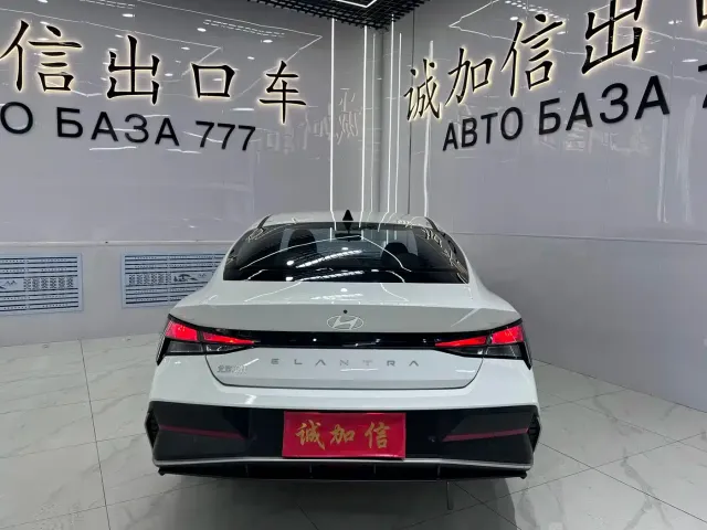 Hyundai Elantra — Фото автомобиля 5