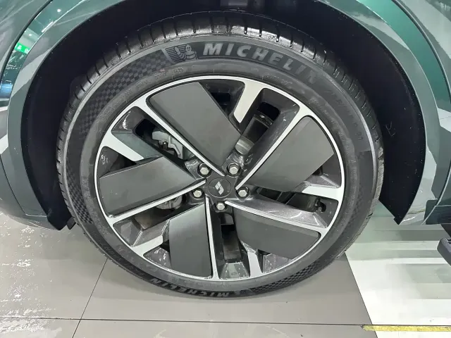 Li Auto Li L8 2025 Ultra Smart Renewal Edition — Фото автомобиля 26