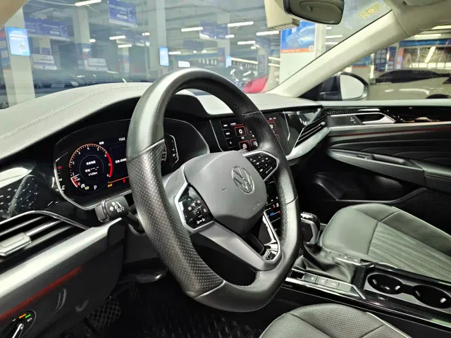 Volkswagen Passat — Фото автомобиля 8