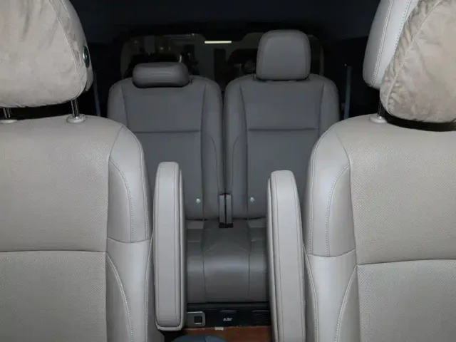 Li Auto L8 — Фото автомобиля 29