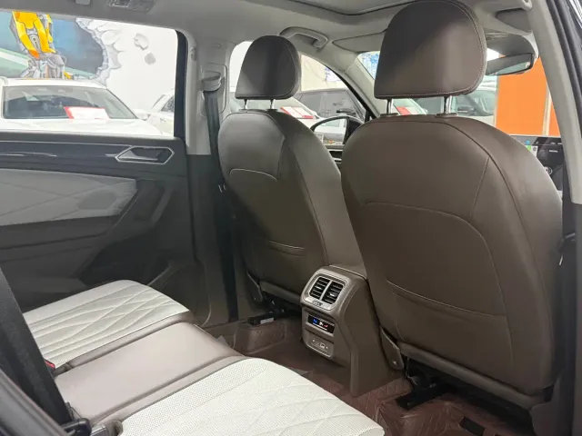 Volkswagen Tiguan L — Фото автомобиля 11