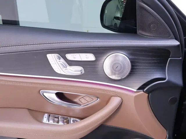 Mercedes-Benz E-Class — Фото автомобиля 17
