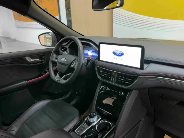 Ford Escape — Фото автомобиля 9