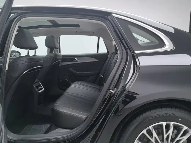 Hongqi H5 — Фото автомобиля 15