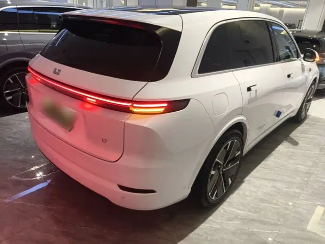 Li Auto L7 — Фото автомобиля 6