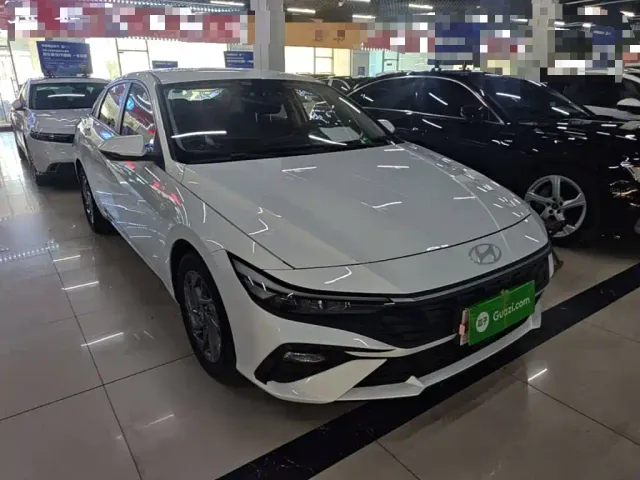 Hyundai Elantra — Фото автомобиля 3