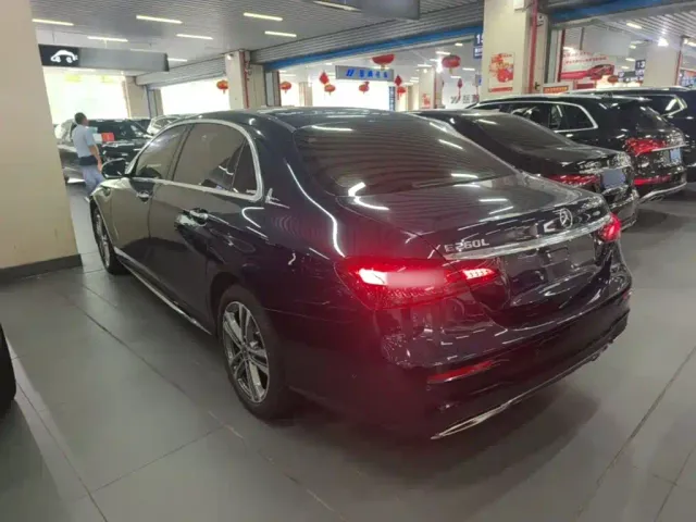 Mercedes-Benz E-Class — Фото автомобиля 4
