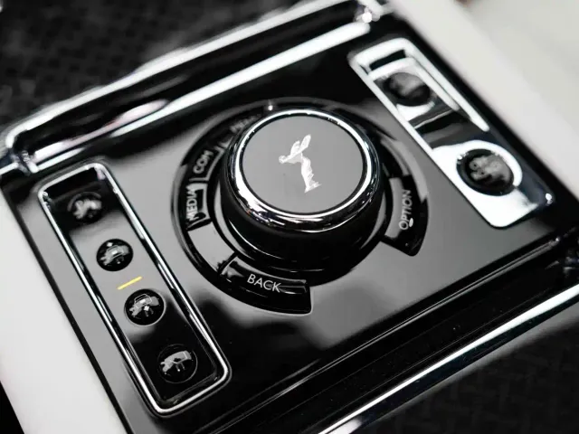 Rolls-Royce Cullinan — Фото автомобиля 24