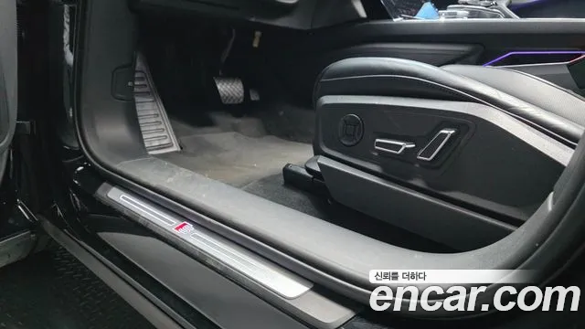 Audi e-tron — Фото автомобиля 17