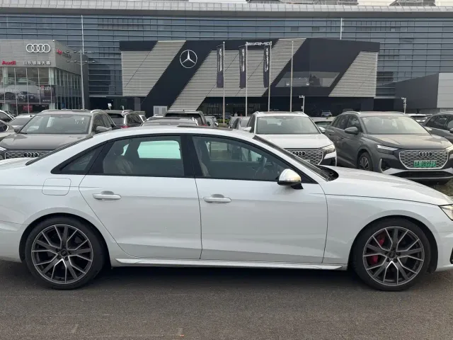 Audi S4 — Фото автомобиля 4