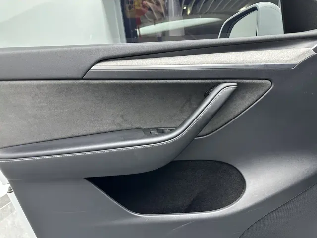Tesla Model Y — Фото автомобиля 18