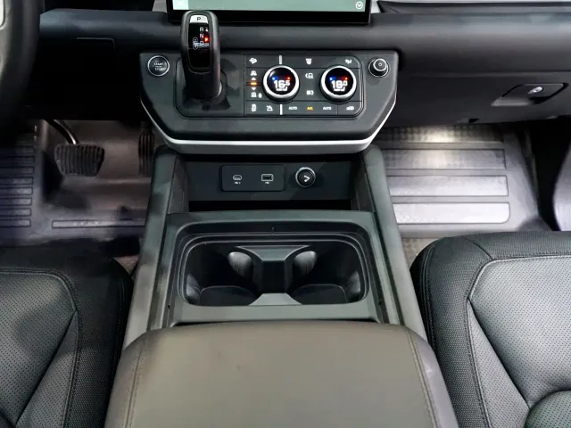 Land Rover Defender — Фото автомобиля 15