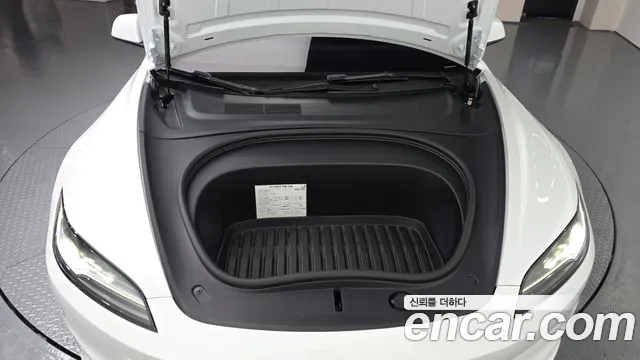 Tesla Model 3 — Фото автомобиля 6