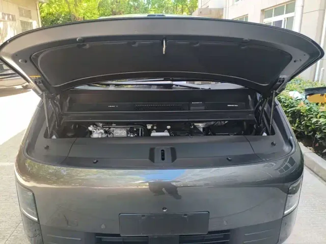 Li Auto MEGA — Фото автомобиля 19