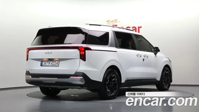 Kia Carnival — Фото автомобиля 2