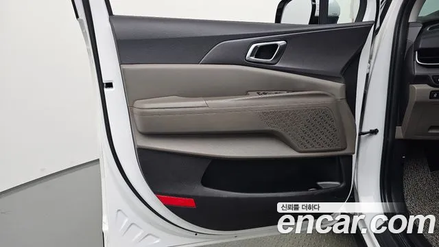 Kia Carnival Generation 4 — Фото автомобиля 24