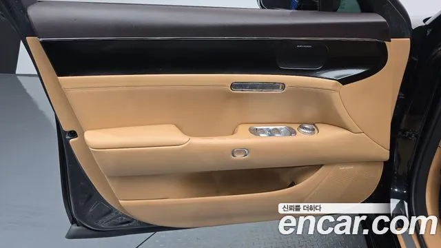 Genesis G90 Бензин 3.5 турбо AWD — Фото автомобиля 24