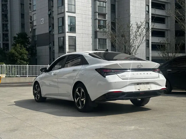 Hyundai Elantra — Фото автомобиля 9