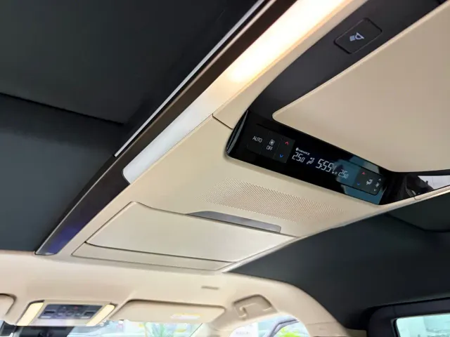 Toyota Alphard — Фото автомобиля 10