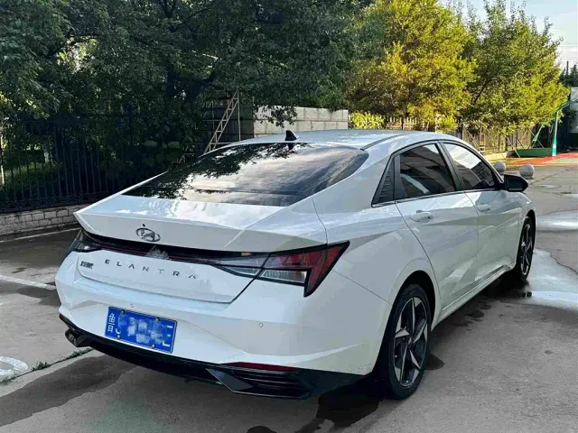 Hyundai Elantra — Фото автомобиля 17