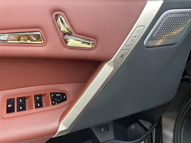 BMW iX M60 — Фото автомобиля 10