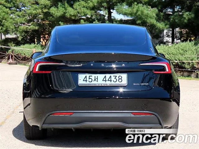 Tesla Model 3 — Фото автомобиля 4