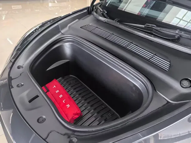 Tesla Model Y — Фото автомобиля 19