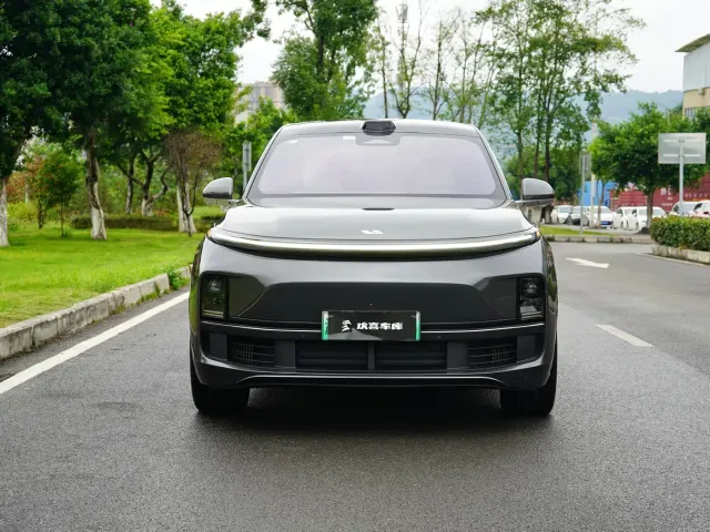 Li Auto L9 — Фото автомобиля 2
