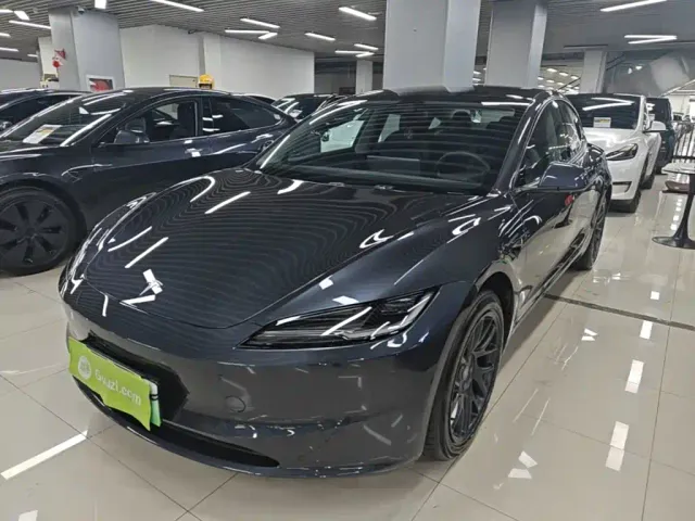 Фотография автомобиля — Tesla Model 3