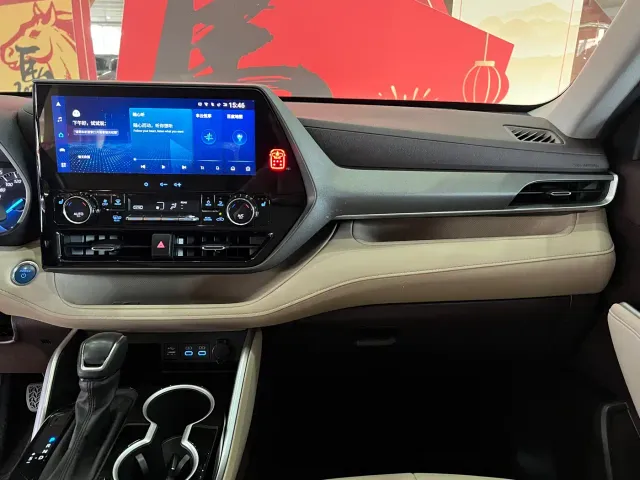 Toyota Highlander — Фото автомобиля 11