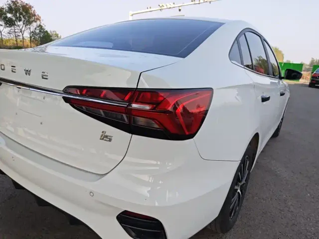 Roewe i5 — Фото автомобиля 7