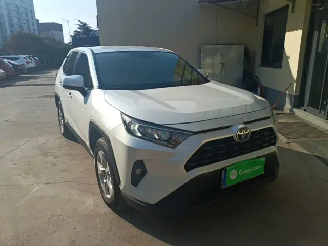 Toyota RAV4 — Фото автомобиля 3