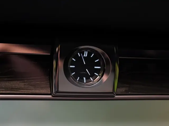 Lexus LM — Фото автомобиля 21