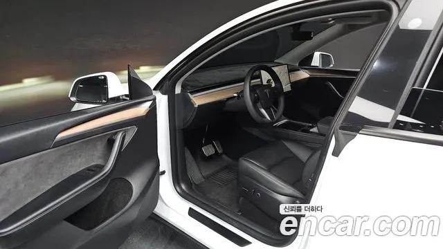 Tesla Model Y — Фото автомобиля 15