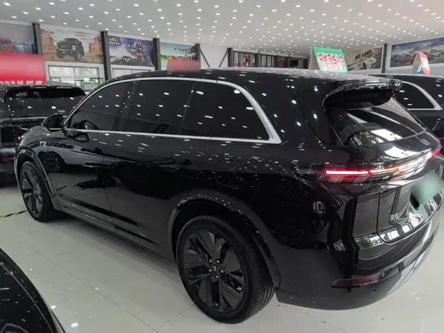 Li Auto L7 — Фото автомобиля 4