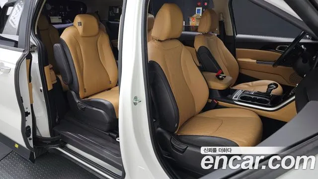 Kia Carnival Generation 4 — Фото автомобиля 11