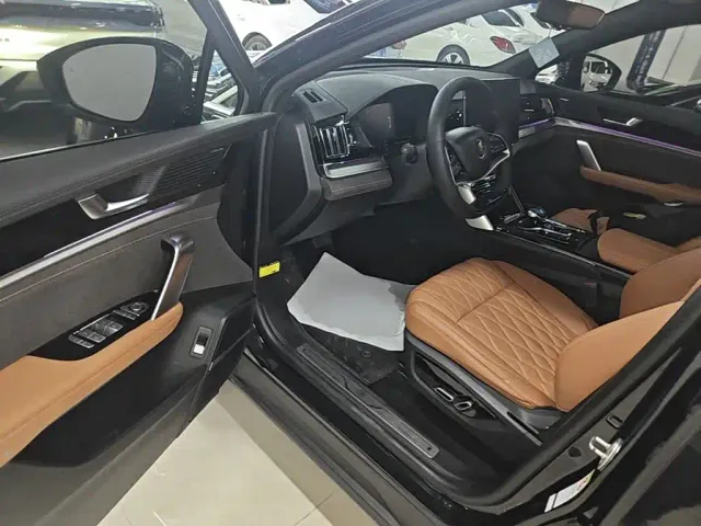 BYD Tang — Фото автомобиля 15
