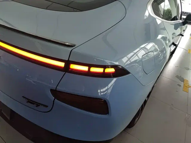 Xpeng P7 — Фото автомобиля 7