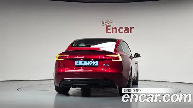Tesla Model 3 — Фото автомобиля 4