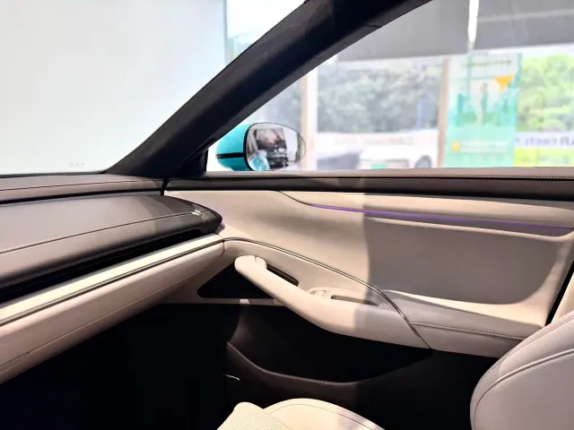 Xiaomi SU7 — Фото автомобиля 9