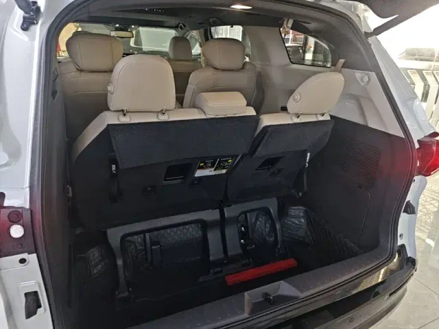 Toyota Sienna — Фото автомобиля 18