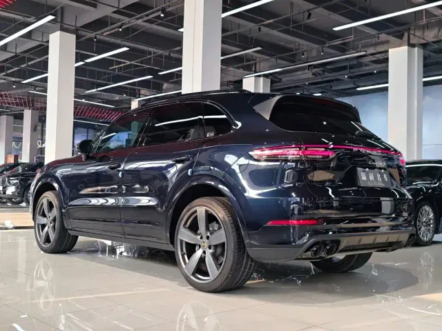 Porsche Cayenne — Фото автомобиля 11