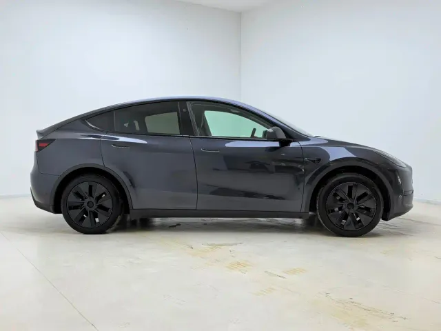 Tesla Model Y — Фото автомобиля 4
