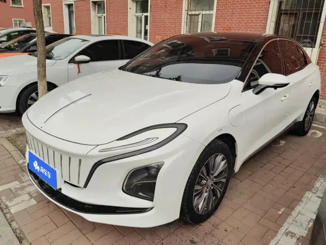 Фотография автомобиля — Hongqi E-QM5