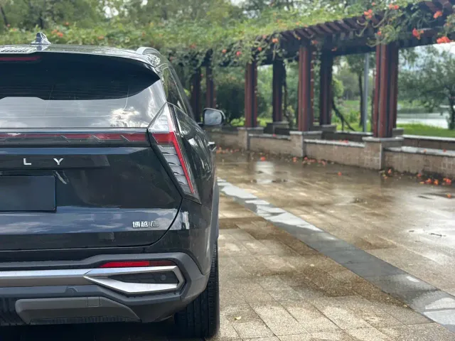 Geely Boyue L — Фото автомобиля 9