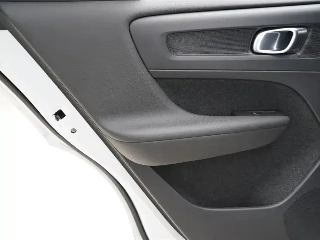 Volvo XC40 — Фото автомобиля 13