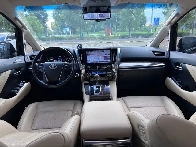 Toyota Alphard — Фото автомобиля 6