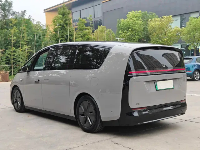 Li Auto Li Auto MEGA 2024 Ultra — Фото автомобиля 17