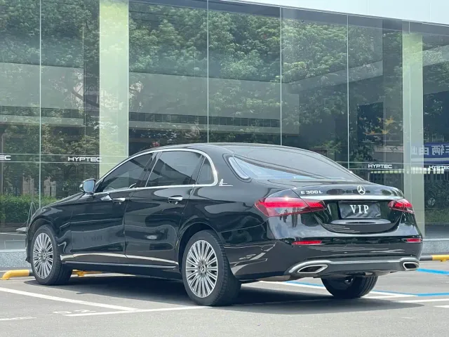 Mercedes-Benz E-Class — Фото автомобиля 11