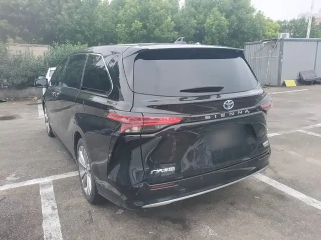 Toyota Sienna — Фото автомобиля 4